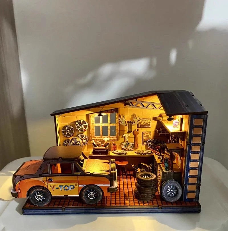 DIY BookNook Autowerkstatt Dollhouse Reparatur  – Miniatur Auto-Garage | Kreatives Book Nook Bastelset für Erwachsene & Sammler